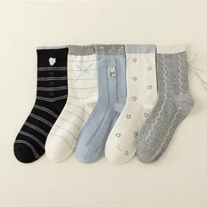 Lindo juego de calcetines de media pantorrilla estilo JK japonés con bordado dulce para mujeres.