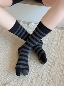 Japanese style split toe socks women black and white striped two toe tabi socks detail