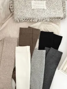Einfarbige einfache Mikro-Druck Wadenstrümpfe Detail, weiche Strick-Stulpen für Damen.