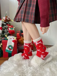 Vista dettaglio calze Natale soffici peluche, motivo cervo rosso bianco spesse calze.