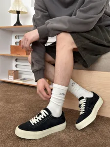 Men's white mid-tube socks featuring a stylish mountain embroidery design for casual daily wear.