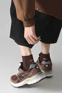 Detail view of men's brown cotton short socks featuring stylish letter embroidery for street wear.