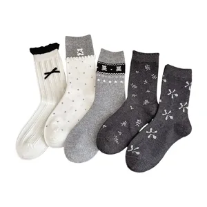 Korean style cute cartoon bear bow mid-tube socks set, comfortable cotton autumn wear.