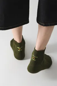 Men's dark green ribbed ankle socks featuring cool letter embroidery and a stylish casual athletic design.