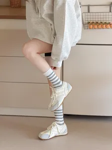 Japanese striped split-toe socks for women, cozy tabi crew socks for casual shoes daily wear.