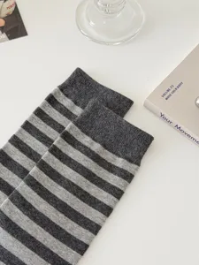 Japanese style striped two toe socks for women, comfortable cotton split toe tabi socks.