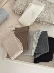 Einfarbige einfache leichte Druck Herbst Winter Waden Socken fuer Damen taegliche Strickware