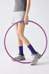 Bequeme Damen-Mittelsocken für Yoga, Pilates und Sport mit rutschfester Sohle für das Training.