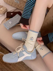 Süße Welpen bestickte Damensocken, koreanisches Color-Block-Design, bequeme Baumwollstrümpfe.
