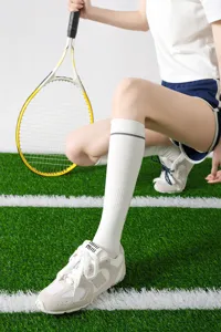 Calze a compressione bianche da donna, calzini sportivi a righe traspiranti.