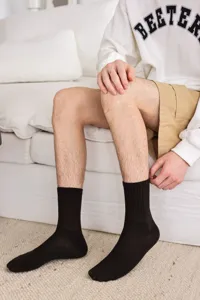 Men's solid black mid-tube socks, breathable cotton daily business casual socks.