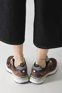 Kurze Baumwollsocken für Herren, lässige Socken mit Fersenstickerei, bequemes Retro-Design.