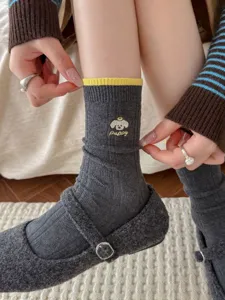 Damen süße Hund bestickte graue Mittelsocken japanische College-Stil Baumwolle lässige Socken