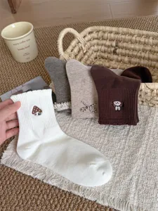 Sweet girls cotton socks cute embroidered mid-tube socks Japanese style casual hosiery