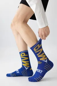 Herren Sport Basketball Socken mit Buchstaben Druck, knielang schweißableitende Laufstrümpfe.