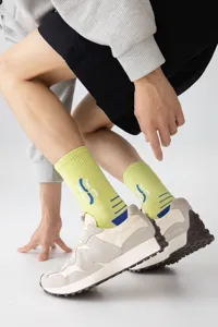 Herren Farblock Socken atmungsaktive Baumwoll Sportmode Mittelsocken Laufstrümpfe