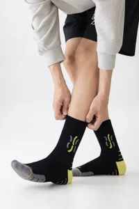 Herren Sport Socken atmungsaktiv, bequeme Freizeitsocken für Laufen und Training.