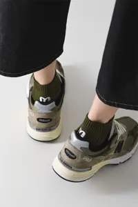 Bequeme kurze Sportsocken für Herren mit coolem Retro-Design und hochwertigem Baumwollstoff.