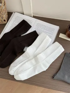 Classic cotton men's mid-tube socks, breathable and comfortable for daily business wear.