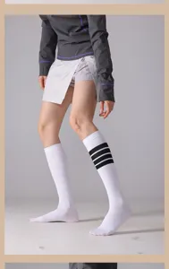 Calcetines deportivos de compresión para mujer hasta la rodilla con diseño de tres franjas