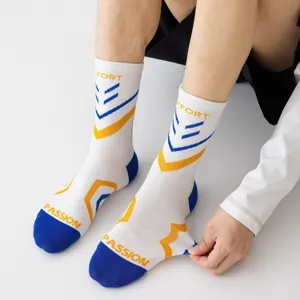 Herren Sportsocken mit blau-gelben Akzenten für Laufen, Fitness und bequemen Alltag.