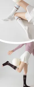 Detailansicht der farbblockierten Sport-Wadensocken für Damen beim Yoga, Pilates und Wandern.