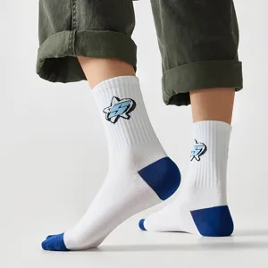 Herren atmungsaktive sportliche Socken mit blauer Ferse und Zeh Kontrast Design