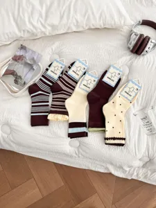 Retro Baumwoll-Slouch-Socken im Vintage-Stil mit Streifen und Pünktchen, bequeme Passform.