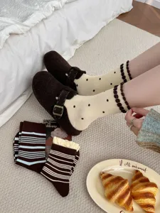 Klassische Vintage Baumwollsocken mit Punkten für Damen, atmungsaktiv und bequem für den Alltag.