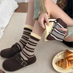 Damen Vintage gestreifte Baumwollsocken Rüben Kräusel Socken Freizeit Bequeme Socken