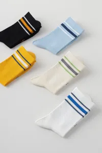 Men casual mid-tube socks with contrast double stripes, breathable and comfortable cotton fabric.