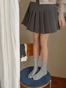 Calzini grigi a dita separate per donna, comodi calzini in cotone a due dita con etichetta, casual.