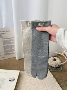 Calzini a dita in cotone due dita comodi da indossare grigio e beige stile casual