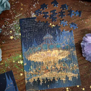Vue détaillée d'un puzzle de manège de nuit féerique avec texte anglais et pièces éparses.