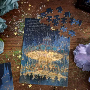 Vue détaillée d'un puzzle de nuit de manège féerique de 108 pièces avec des textes poétiques.