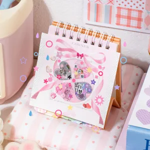 Bonito calendario de escritorio rosa y cuaderno adhesivo con corazón, papelería bonita.
