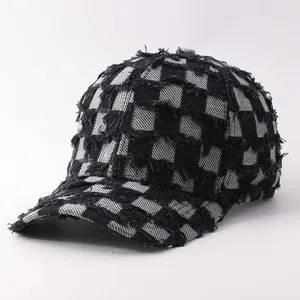 Gorra de béisbol de mezclilla a cuadros blanco y negro vintage desgastada streetwear chic