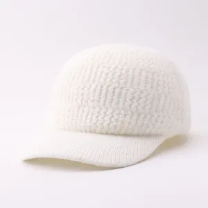 Gorra de béisbol de punto de felpa de invierno con visiera, detalle suave para uso diario.