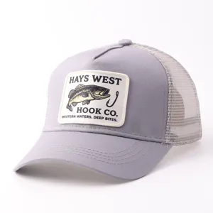Gorra de béisbol trucker gris con parte trasera de malla y parche de pesca bordado