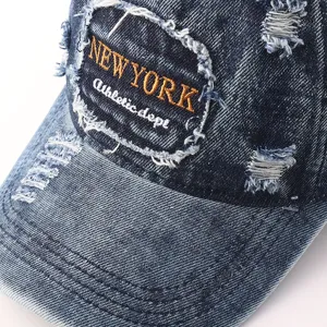 Vintage verwassen denim honkbalpet met geborduurde letterpatch, retro casual trucker muts.