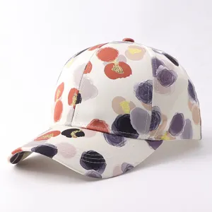 Stilvolle Baseballkappe mit abstraktem Blumenmuster, modische Kappe für den Sommer.
