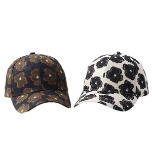 Modische florale Baseballkappe mit gebogenem Schirm, stylisches Design für Sonnenschutz.