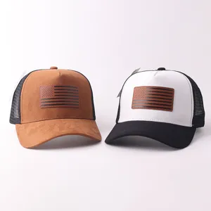 Detailopname van stijlvolle suède mesh trucker caps met Amerikaanse vlag patch.