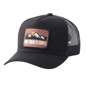Gorra de camionero negra de malla con parche bordado de montaña para estilo casual.