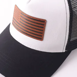 Suède trucker honkbalpet met Amerikaanse vlag leer patch, ademend mesh achterkant voor buiten.