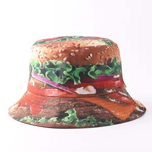 Primer plano detallado del sombrero de pescador con estampado de hamburguesa casual.