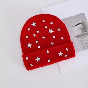 Gorro de punto rojo con estrellas de diamantes de imitación brillantes para otoño invierno