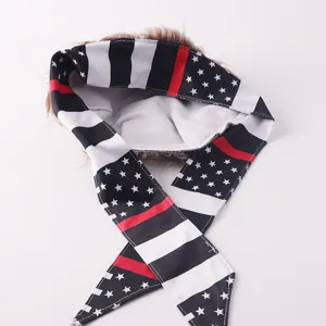 Peluca sintetica con cinta larga, bandera de Estados Unidos y linea roja hip hop.
