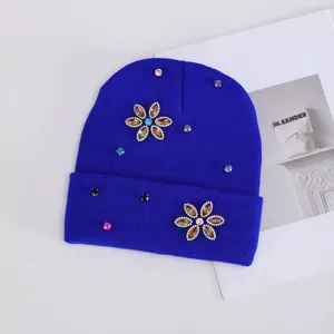 Gorro de punto azul de invierno para mujer con flores de diamantes, gorro casual cálido