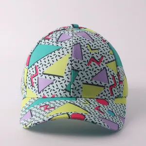 Gorra de béisbol con estampado geométrico retro y ala curvada, sombrero casual de moda.